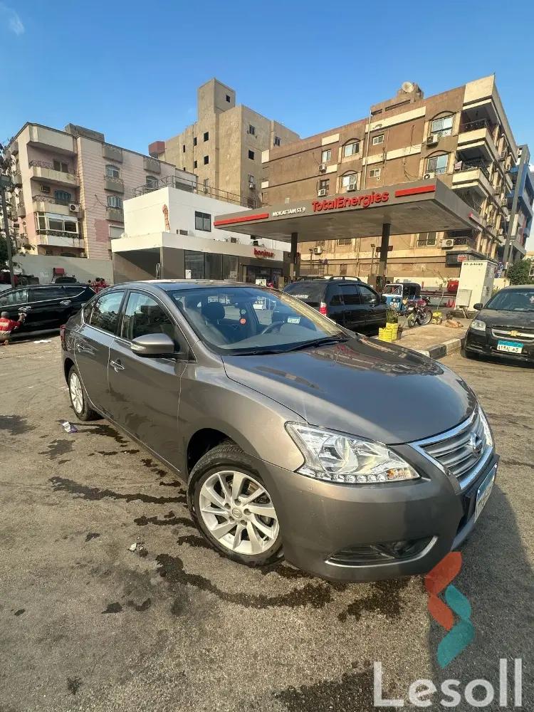 نيسان سنترا اوتوماتك مستعملة رمادي داكن موديل 2023 - صورة 4