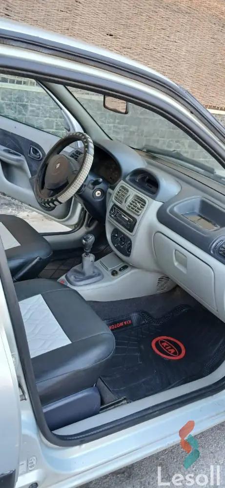 رينو كليو مانيوال مستعملة فضي موديل 2003 - صورة 3