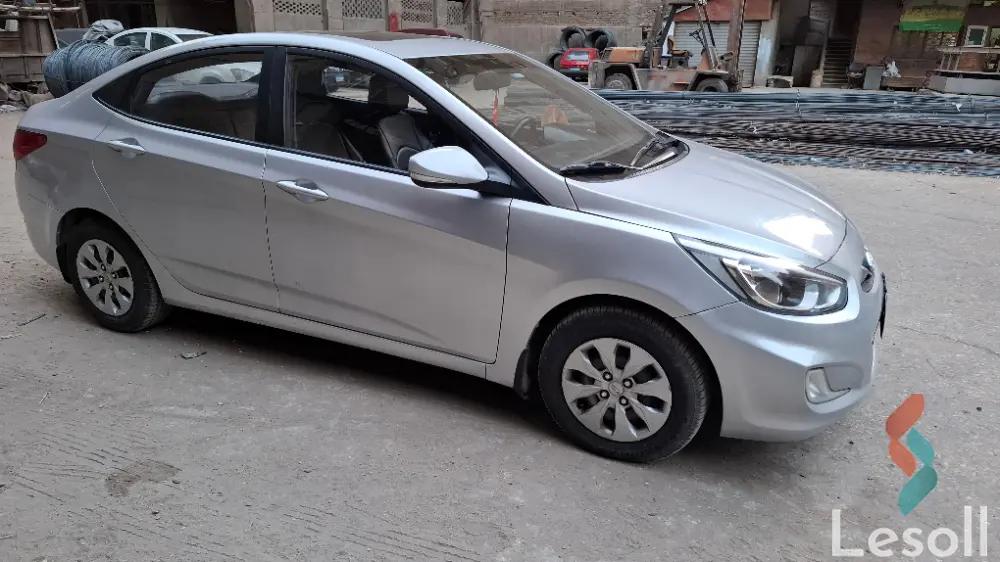 هيونداي أكسنت اوتوماتك مستعملة فضي موديل 2017 - كل الصور