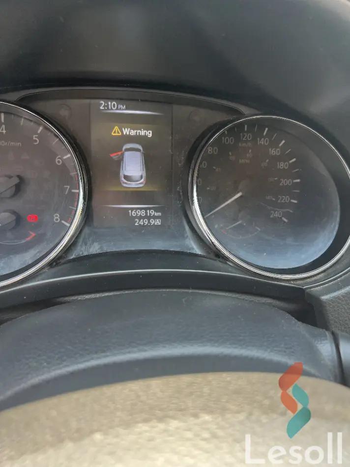 نيسان قشقاي اوتوماتك مستعملة رمادي داكن موديل 2017 - صورة 4