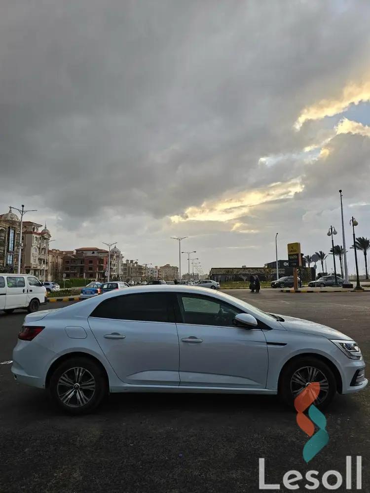 رينو ميجان اوتوماتك مستعملة أبيض موديل 2022 - صورة 4