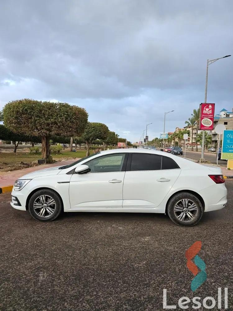 رينو ميجان اوتوماتك مستعملة أبيض موديل 2022 - صورة 3