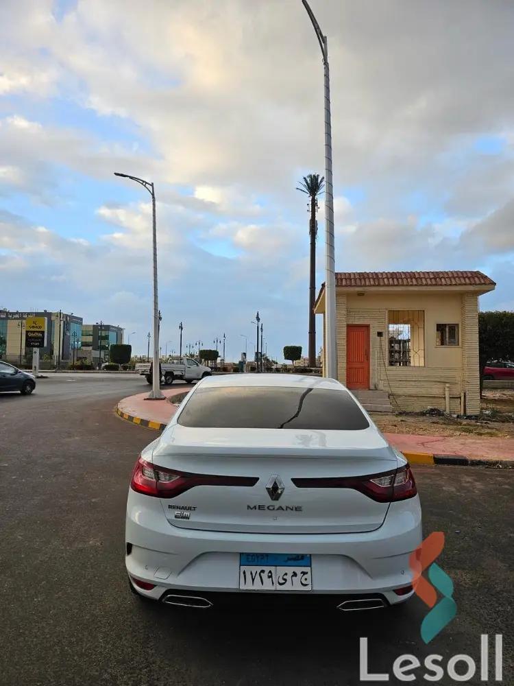 رينو ميجان اوتوماتك مستعملة أبيض موديل 2022 - صورة 2