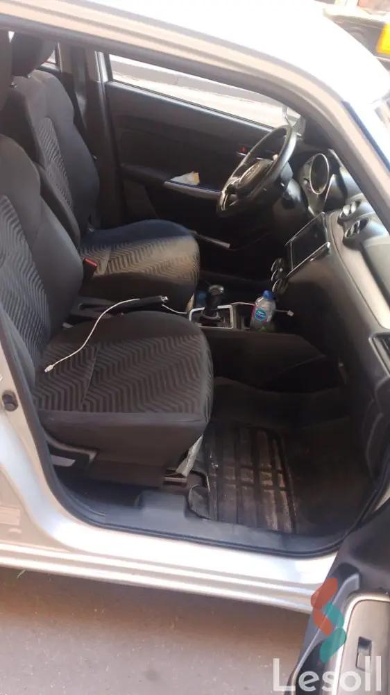 Suzuki swift automatic used silver model 2021