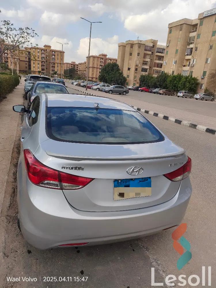 Hyundai elantra automatic used silver model 2014 - Image 2
