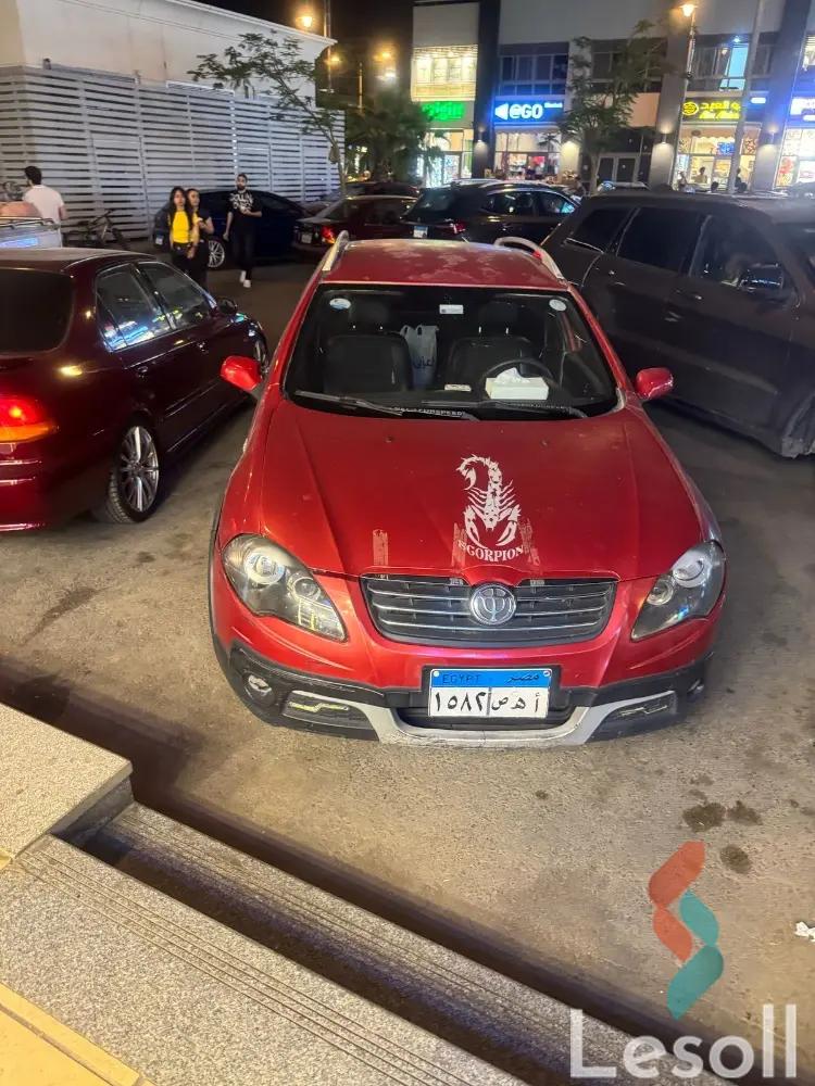 بريليانس frv كروس اوتوماتك مستعملة أحمر موديل 2015 - صورة 4