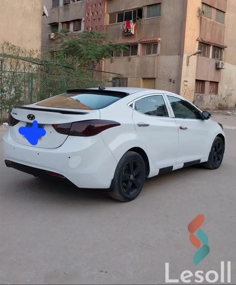 هيونداي إلنترا اوتوماتك مستعملة أبيض موديل 2012 - صورة 3
