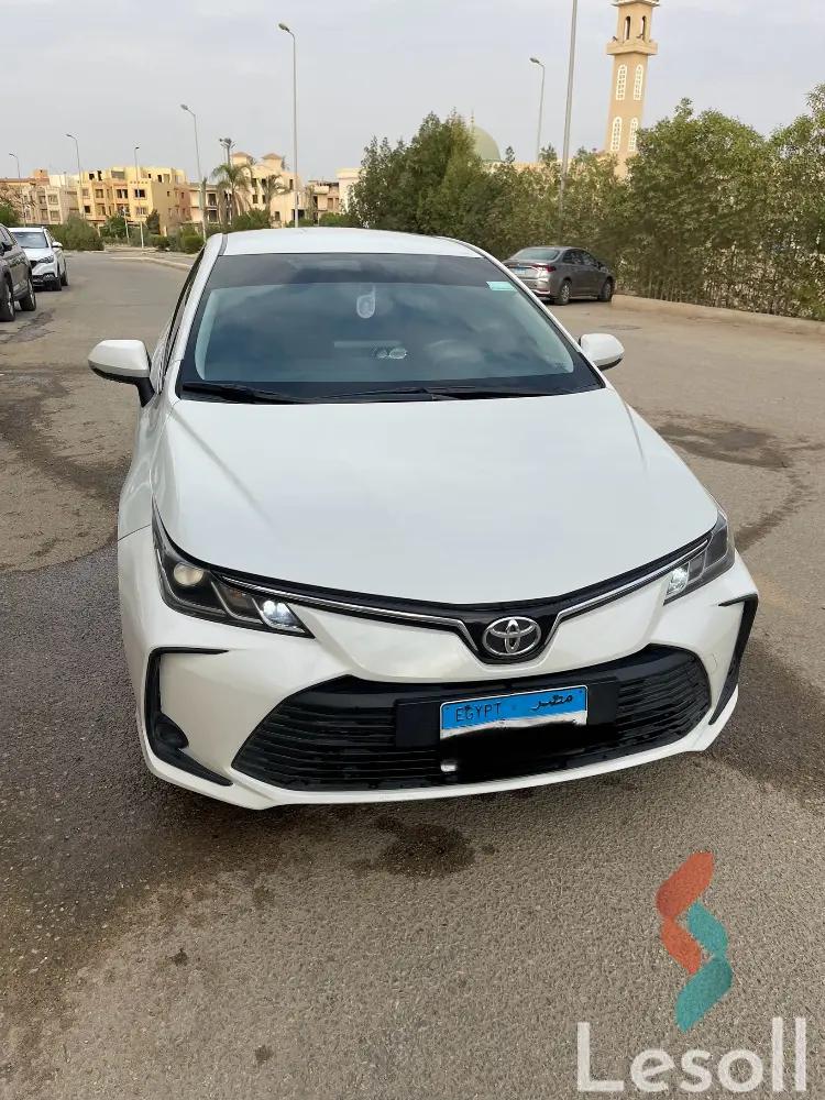 تويوتا كورولا اوتوماتك مستعملة أبيض موديل 2019 - صورة 2