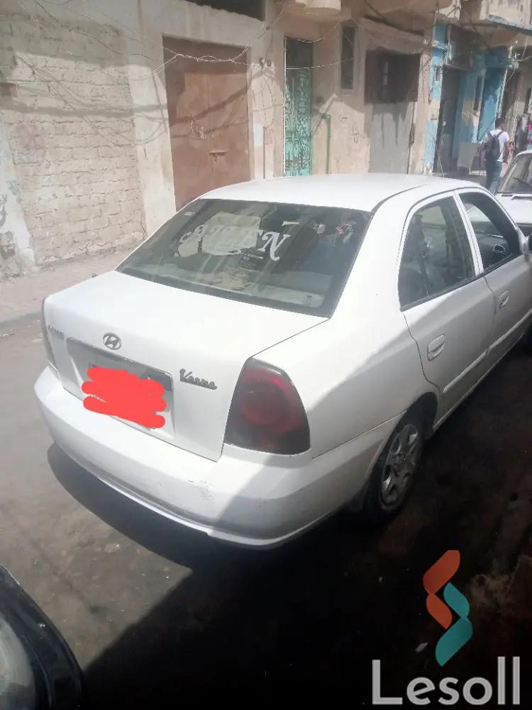 هيونداي فيرنا مانيوال مستعملة أبيض موديل 2010 - صورة 3