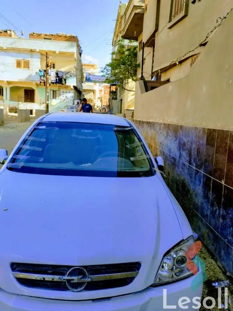 أوبل أسترا اوتوماتك مستعملة أبيض موديل 2003