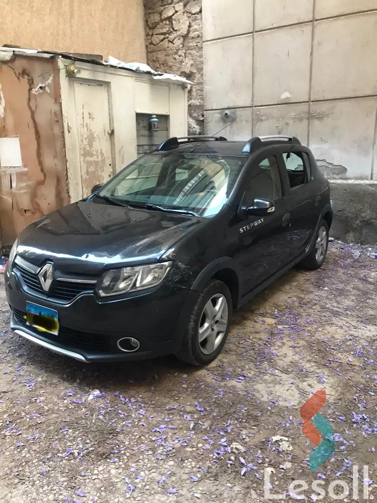 رينو سانديرو اوتوماتك مستعملة أسود موديل 2015 - صورة 3