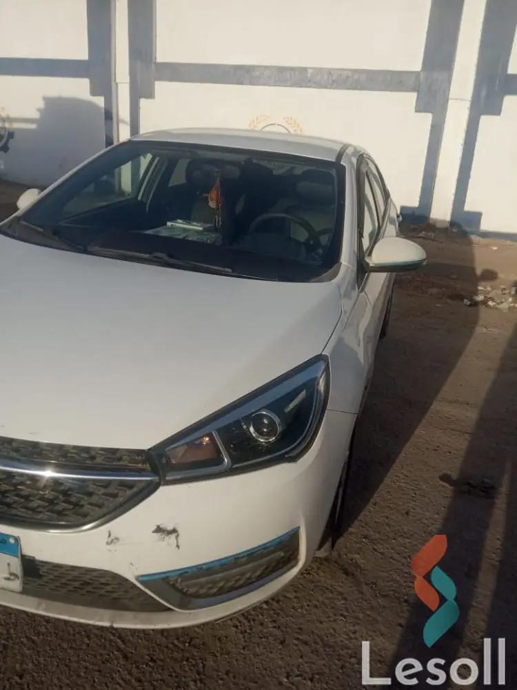 شيري أريزو 5 اوتوماتك مستعملة أبيض موديل 2021 - صورة 2