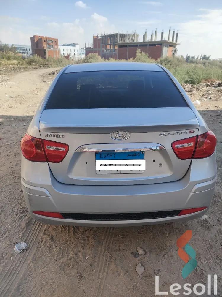 هيونداي إلنترا اوتوماتك مستعملة فضي موديل 2022 - صورة 2