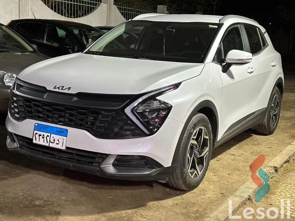 كيا سبورتاج اوتوماتك مستعملة أبيض موديل 2022 - صورة 2