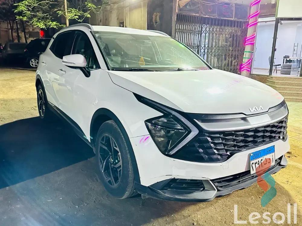 كيا سبورتاج اوتوماتك مستعملة أبيض موديل 2022 - صورة 3