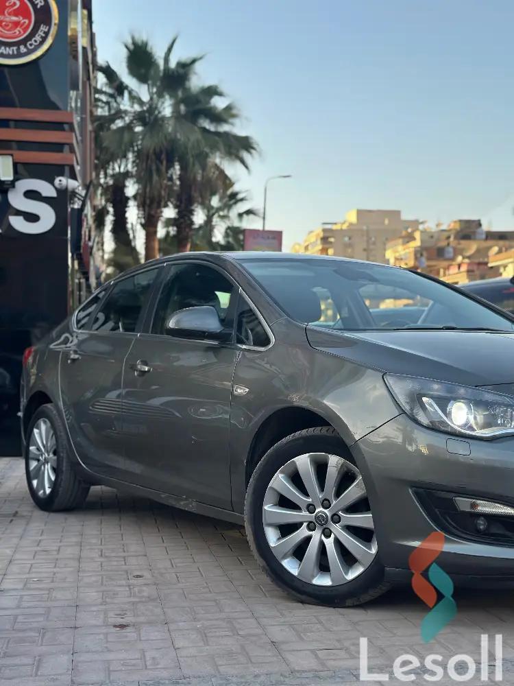 أوبل أسترا اوتوماتك مستعملة فضي موديل 2017