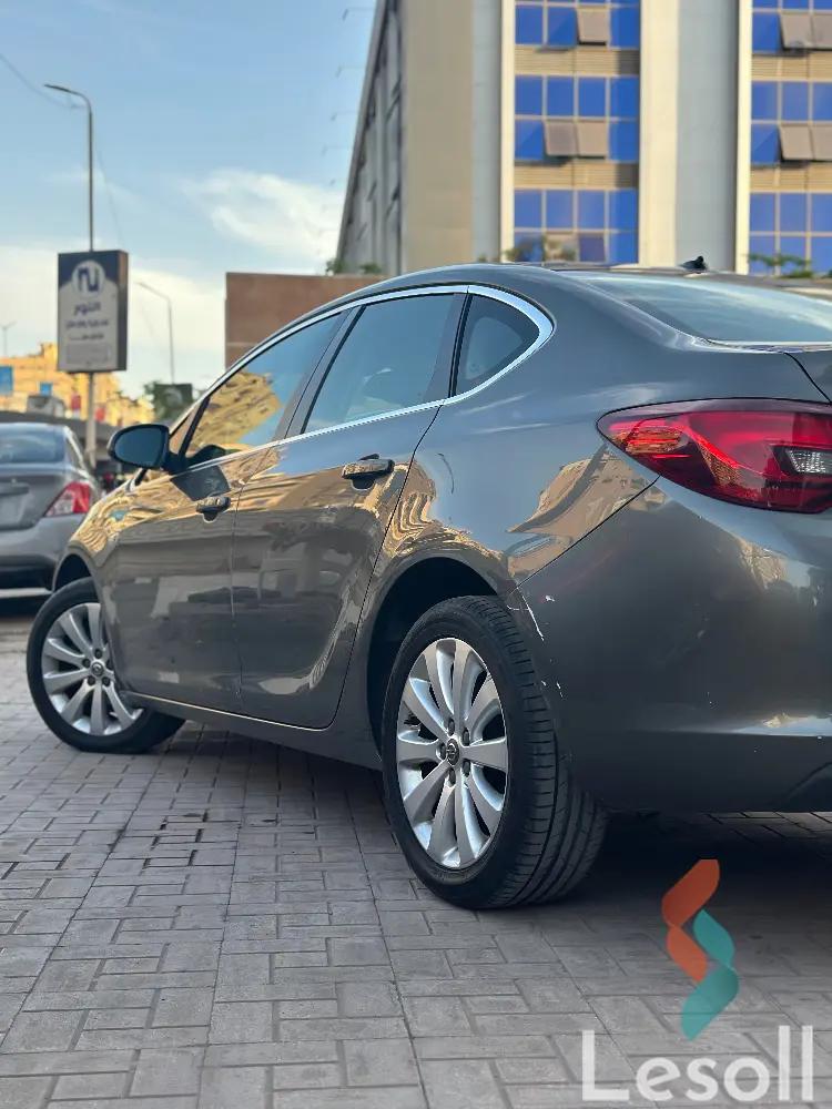 أوبل أسترا اوتوماتك مستعملة فضي موديل 2017