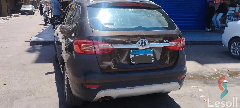 بريليانس v5 مانيوال مستعملة بني موديل 2013 - صورة 4