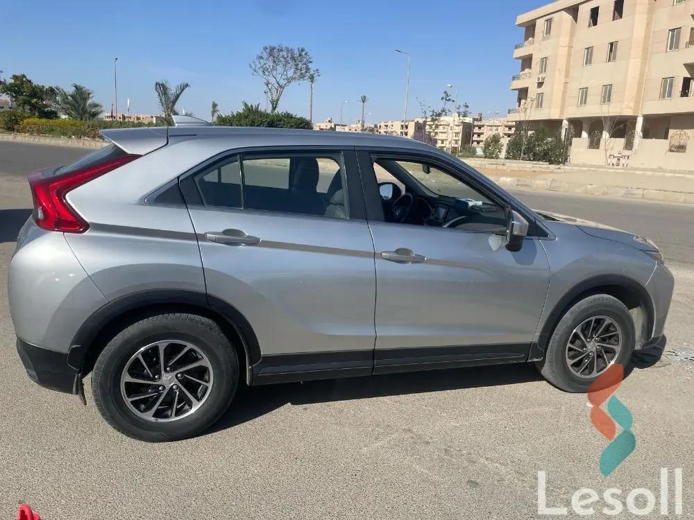 ميتسوبيشي إكليبس كروس اوتوماتك مستعملة فضي موديل 2021 - كل الصور