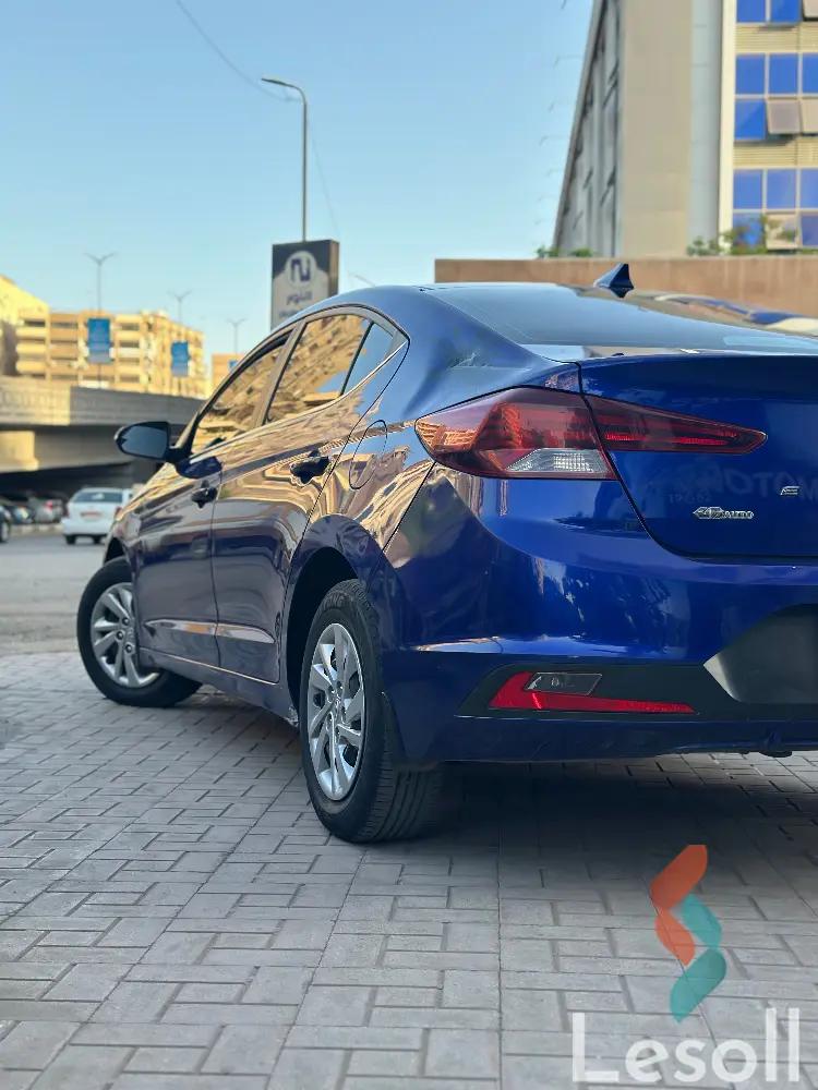 هيونداي إلنترا اوتوماتك مستعملة أزرق موديل 2021 - صورة 4