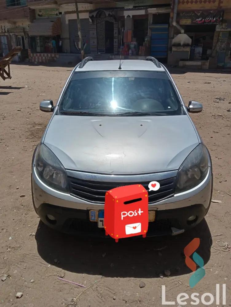 رينو سانديرو مانيوال مستعملة فضي موديل 2013 - صورة 3