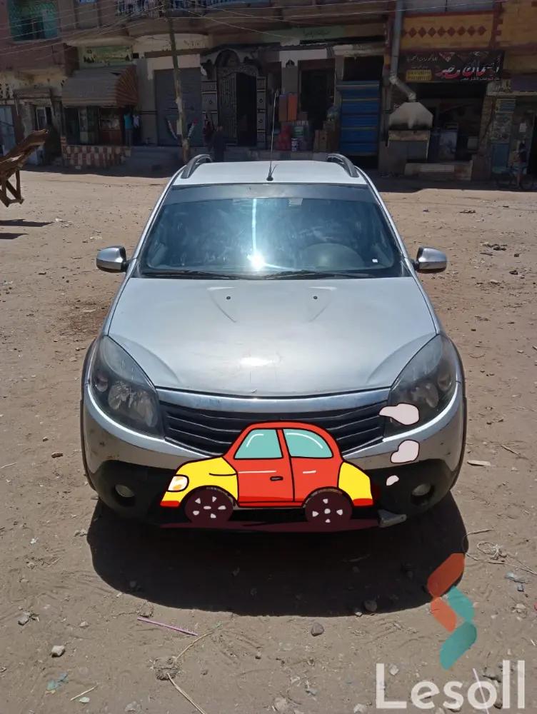 رينو سانديرو مانيوال مستعملة فضي موديل 2013 - صورة 4