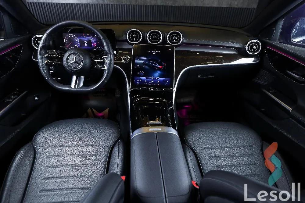 مرسيدس بنز ١٨٠ سي اوتوماتك مستعملة أسود موديل 2022 - صورة 4