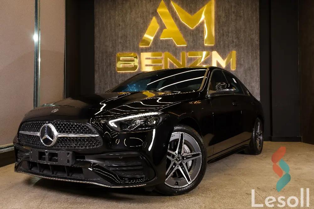 مرسيدس بنز ١٨٠ سي اوتوماتك مستعملة أسود موديل 2022 - الصورة الرئيسية