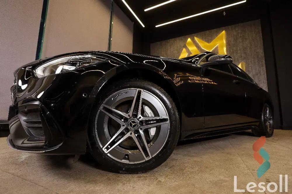 مرسيدس بنز ١٨٠ سي اوتوماتك مستعملة أسود موديل 2022 - صورة 2