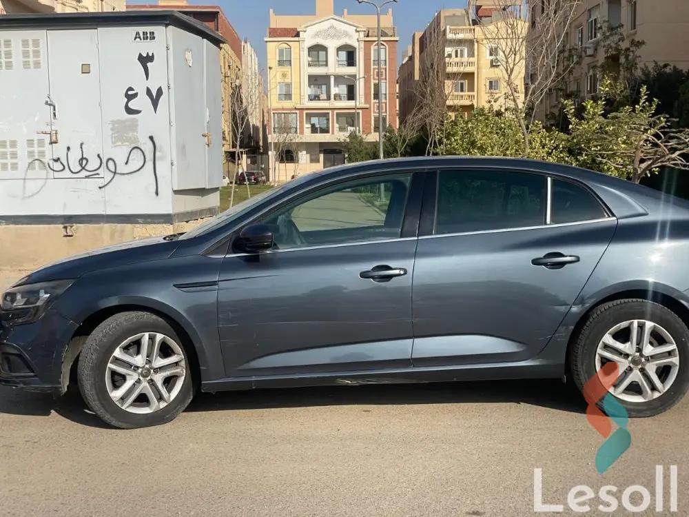 رينو ميجان اوتوماتك مستعملة رمادي داكن موديل 2019 - صورة 4