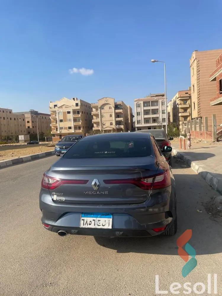 رينو ميجان اوتوماتك مستعملة رمادي داكن موديل 2019 - صورة 3