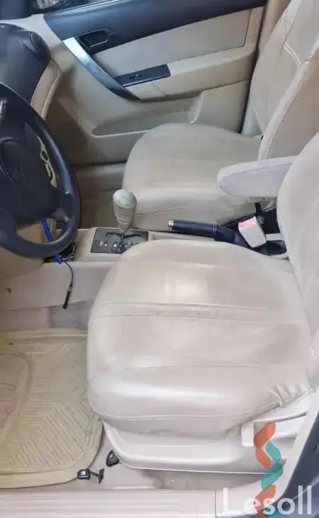 شيفروليه افيو اوتوماتك مستعملة فضي موديل 2014 - صورة 3