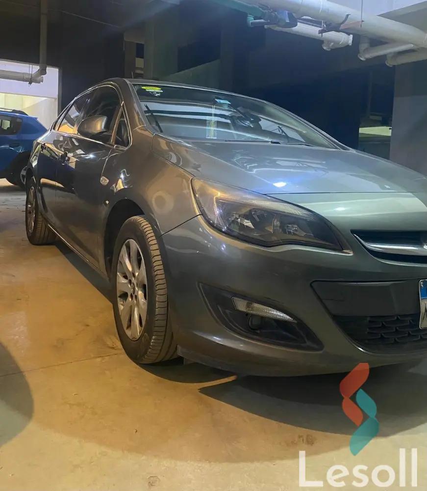 أوبل أسترا اوتوماتك مستعملة رمادي داكن موديل 2020 - كل الصور