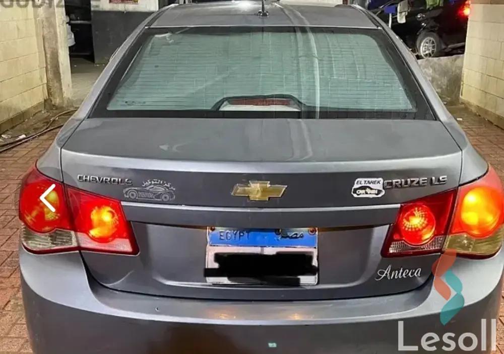 شيفروليه كروز اوتوماتك مستعملة رمادي داكن موديل 2010 - صورة 3