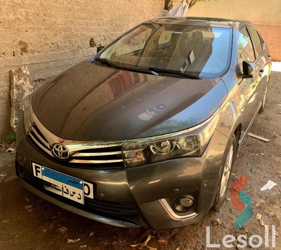 تويوتا كورولا اوتوماتك مستعملة رمادي داكن موديل 2015 - صورة 2