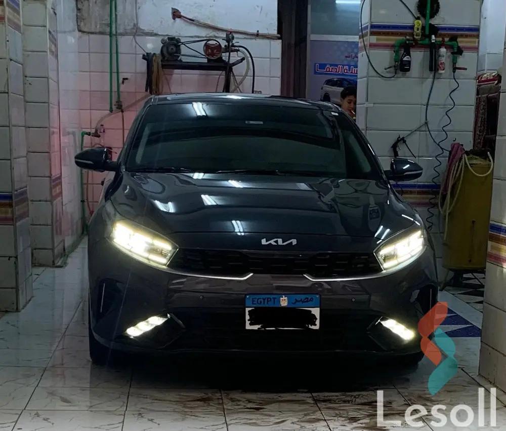 كيا سيراتو اوتوماتك مستعملة رمادي داكن موديل 2022