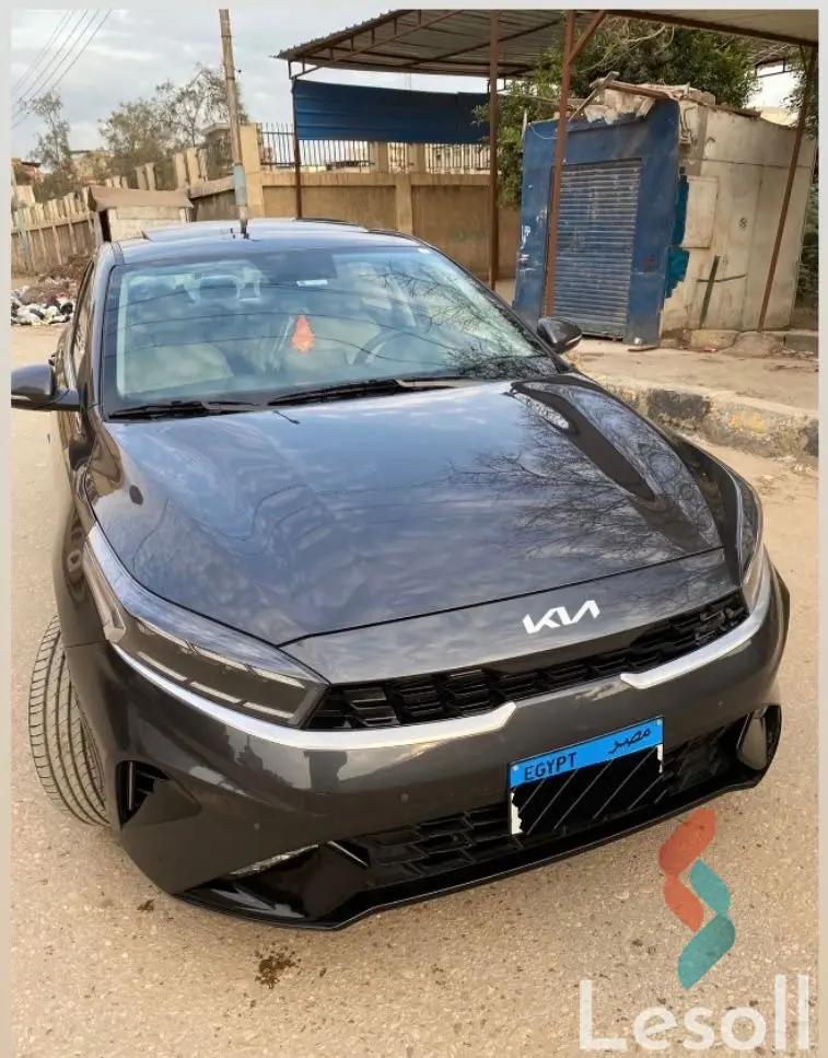 كيا سيراتو اوتوماتك مستعملة رمادي داكن موديل 2022