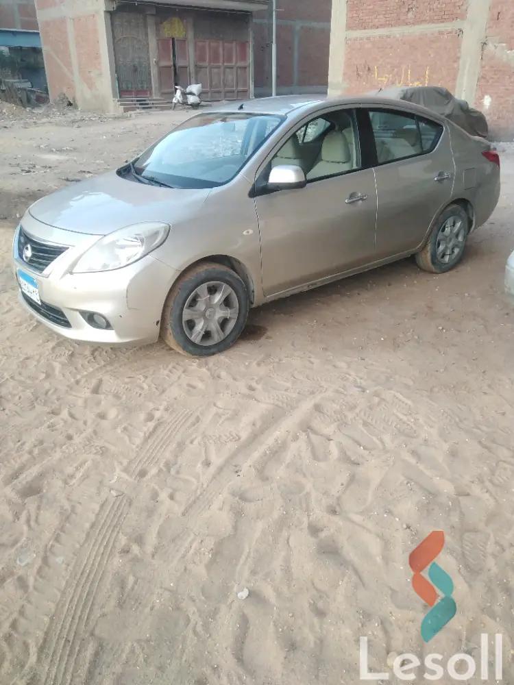 نيسان صني اوتوماتك مستعملة ذهبي موديل 2014 - صورة 4