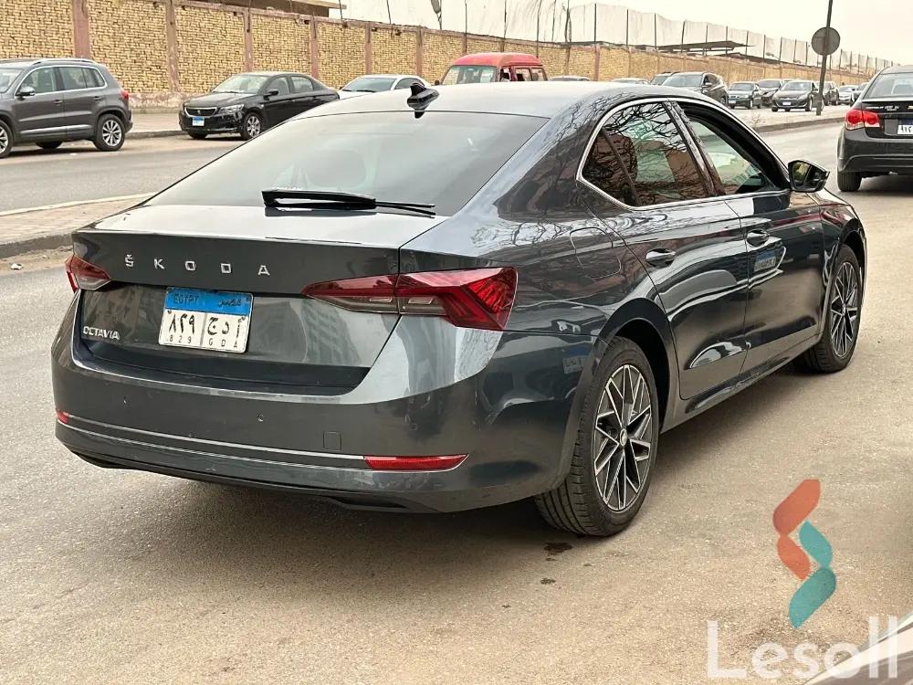 سكودا أوكتافيا اوتوماتك مستعملة أخضر موديل 2021 - كل الصور