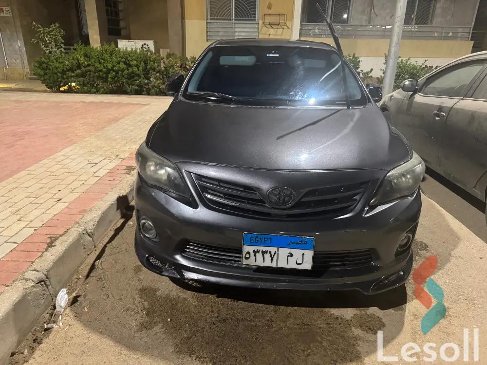 تويوتا كورولا اوتوماتك مستعملة رمادي داكن موديل 2011 - صورة 3