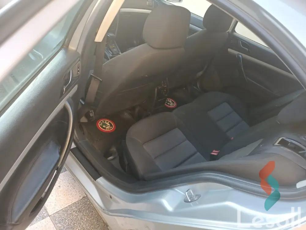 سكودا أوكتافيا اوتوماتك مستعملة فضي موديل 2009