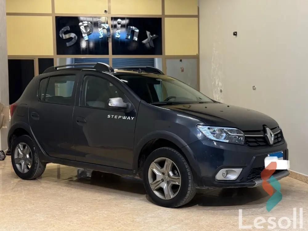 رينو سانديرو اوتوماتك مستعملة أزرق موديل 2022 - صورة 2