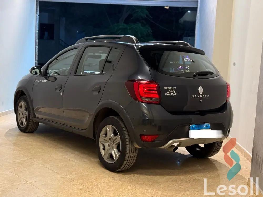رينو سانديرو اوتوماتك مستعملة أزرق موديل 2022 - كل الصور