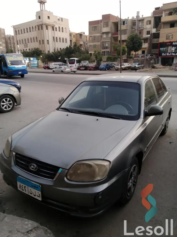 هيونداي فيرنا مانيوال مستعملة رمادي داكن موديل 2015 - صورة 4