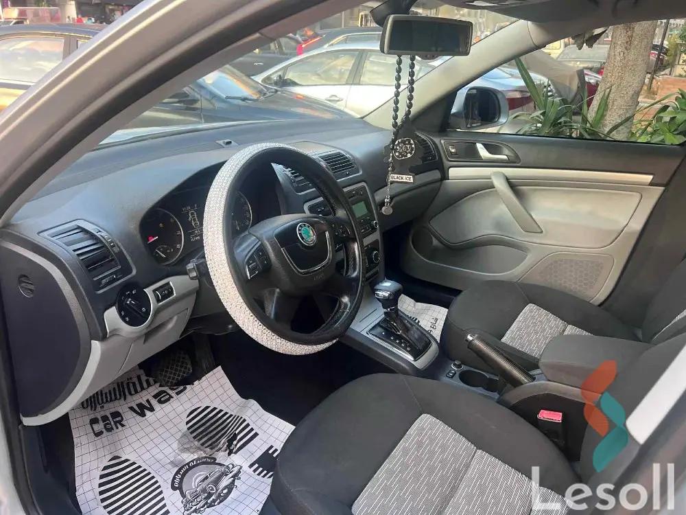 سكودا أوكتافيا اوتوماتك مستعملة فضي موديل 2012