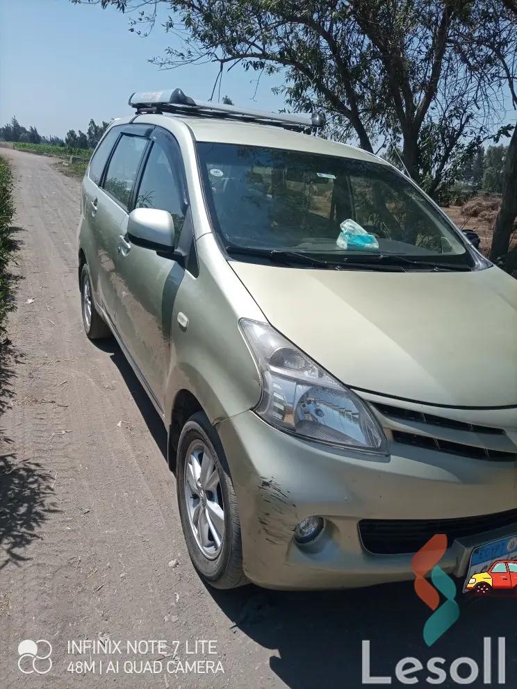 تويوتا فينزا اوتوماتك مستعملة ذهبي موديل 2013 - صورة 2