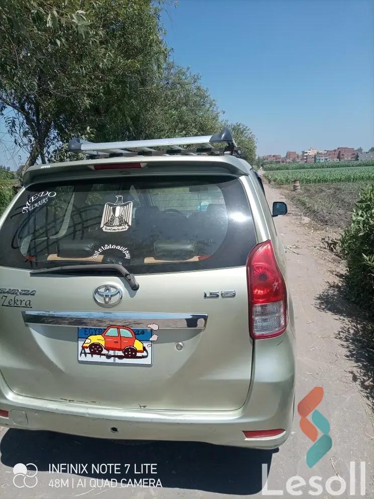 تويوتا فينزا اوتوماتك مستعملة ذهبي موديل 2013 - صورة 3