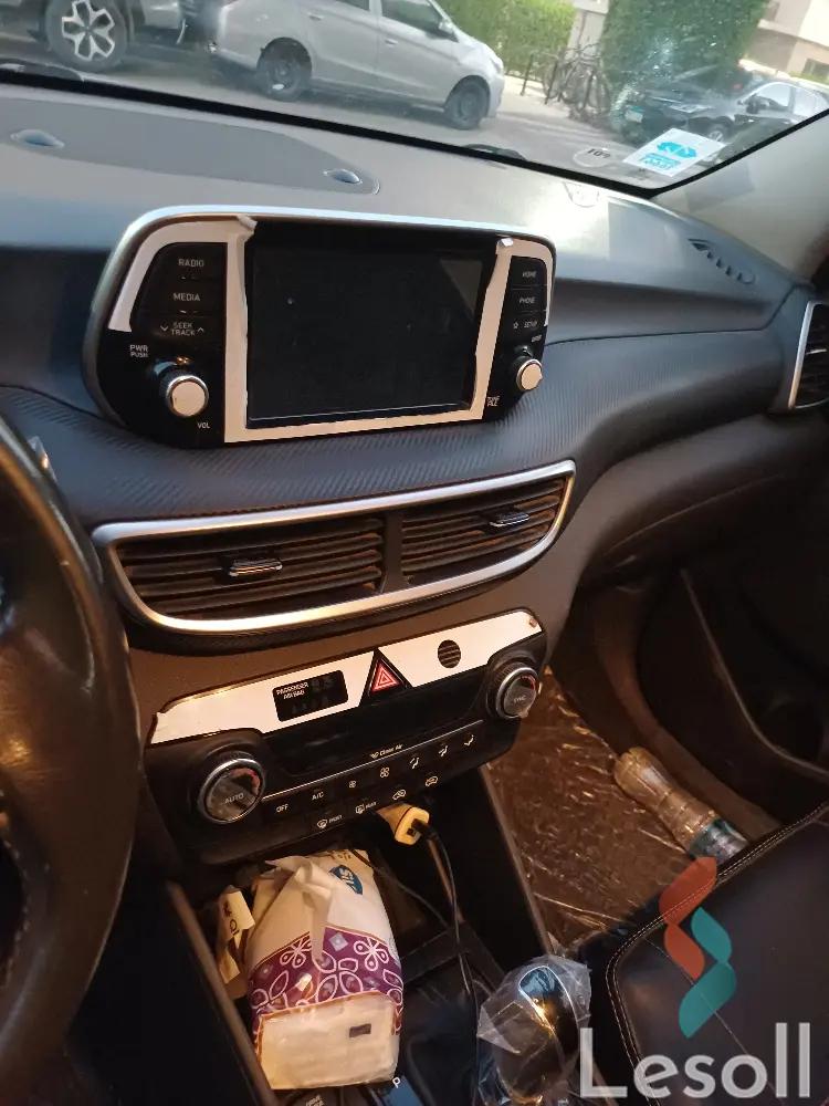 هيونداي توسان اوتوماتك مستعملة رمادي داكن موديل 2019 - صورة 2