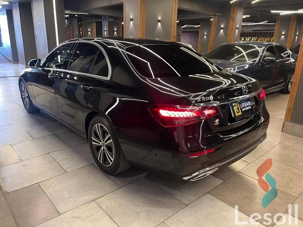 مرسيدس بنز اي ٢٠٠ اوتوماتك مستعملة أسود موديل 2021 - صورة 3