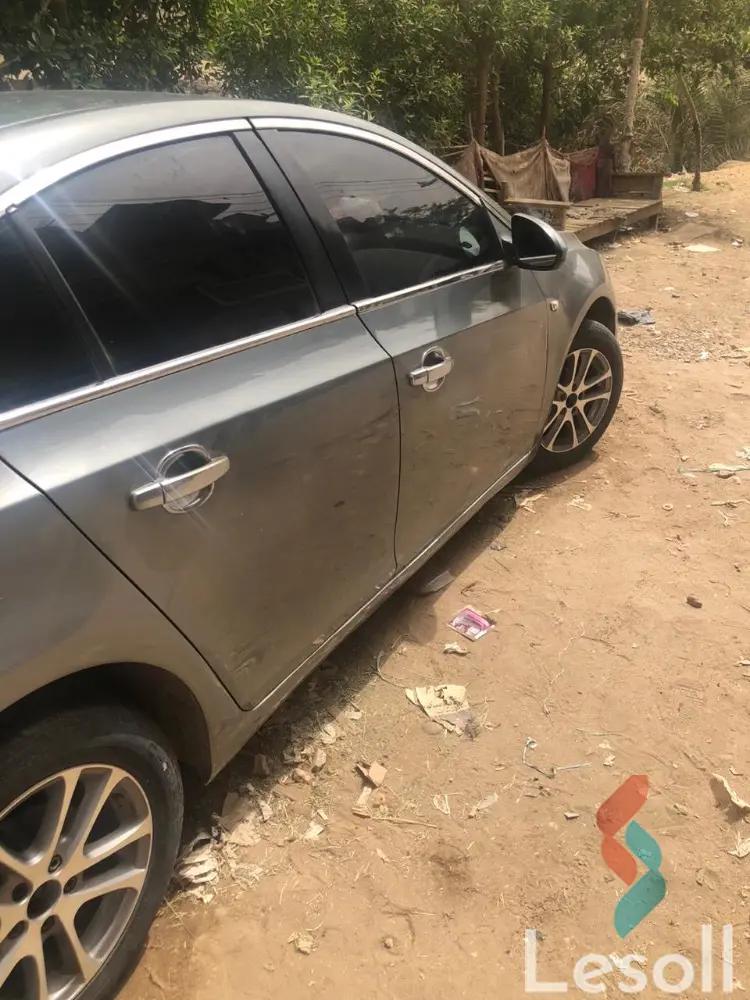 شيفروليه كروز اوتوماتك مستعملة فضي موديل 2010 - صورة 2